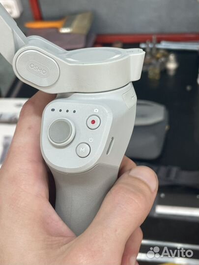 Стабилизатор для смартфона Dji osmo mobile 4