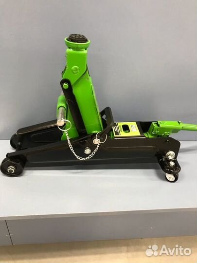 Домкрат подкатной 2.5т (в кейсе)(h135мм-385мм с ф