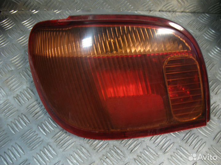 Фонарь задний Toyota Yaris 2004г рест