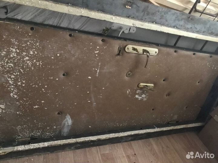 Металлическая дверь бу