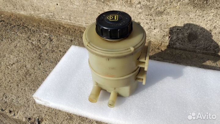 Бачок гидроусилителя руля, 8200005185