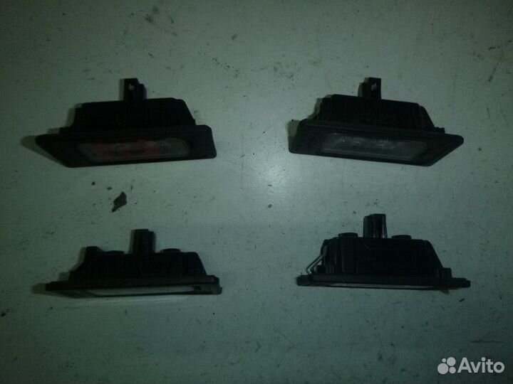 Плафон освещения номера audi A4 B8 2007