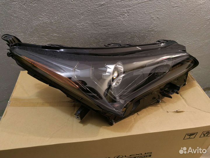 Фара передняя правая Lexus nx