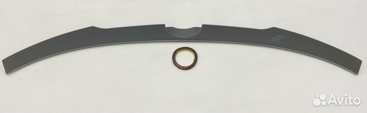 Спойлер на заднюю дверь под стекло Toyota Fortuner