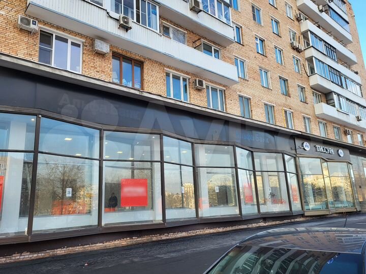 Продажа торговая площади 544 м² на первой линии