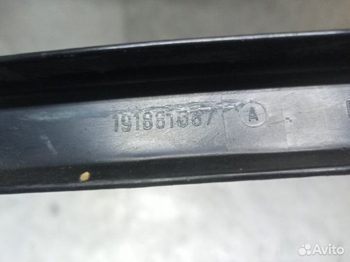 Накладка сиденья левая Audi 80 B3 NE 1986-1991