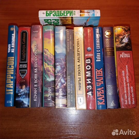 Коллекция книг фантастики