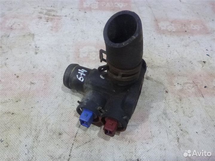 Фланец системы охлаждения Volkswagen Passat B3 1F