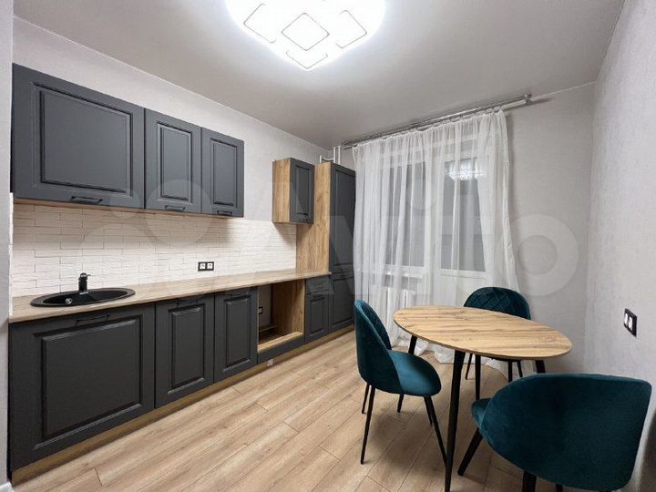 2-к. квартира, 60 м², 1/10 эт.