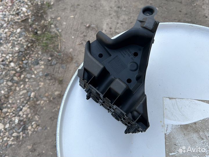 Крепления бампера XC-60