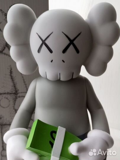 Коллекционная фигурка kaws с деньгами