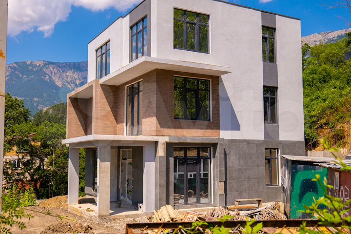 Дом 305 м² на участке 6 сот.