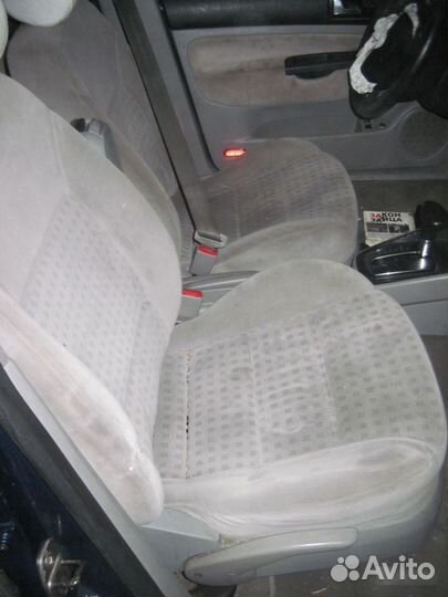 Передние сидение правое джетта 4