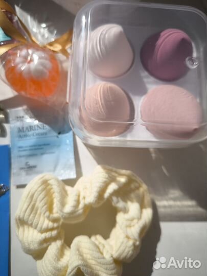 Набор косметики и браслет новое