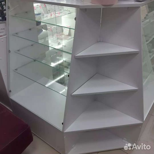 Витрина стеклянная