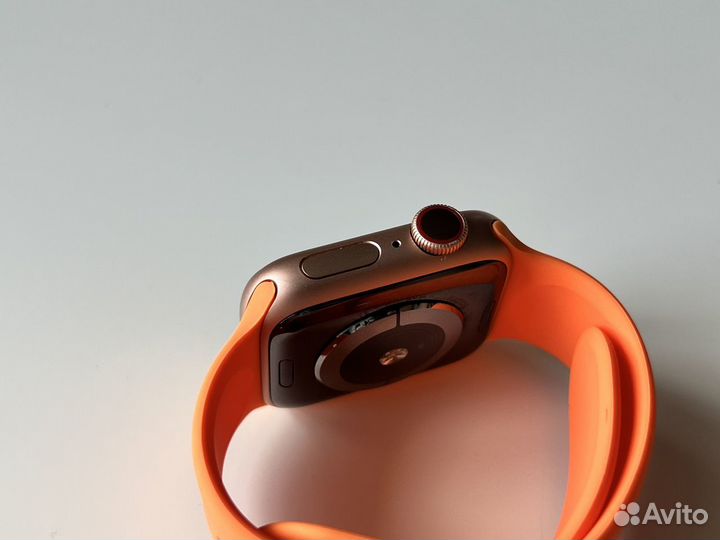 Apple Watch Series 5 40mm Gold, меньше 6 месяцев б