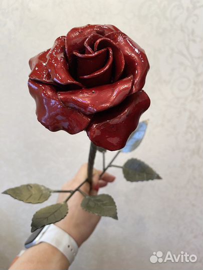 Крашеная кованая роза