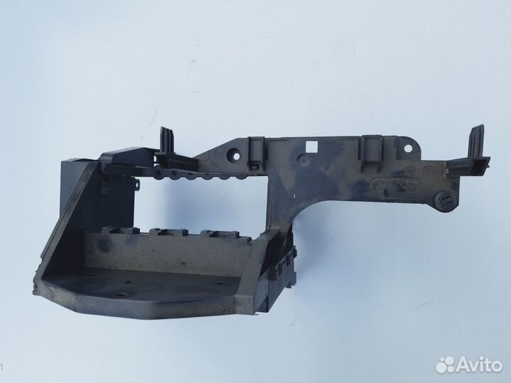 Кронштейн блока реле Skoda Fabia