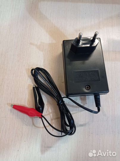 Зарядка 12v 1A блок питания