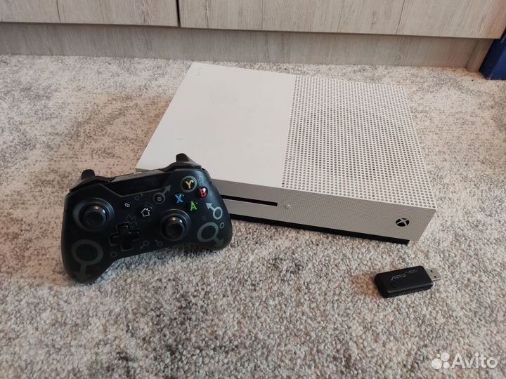 Xbox One S 1Tb+GTA 5,UFC 3/4 и тд