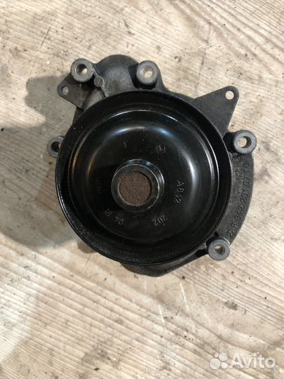 Водяной насос помпа Om642