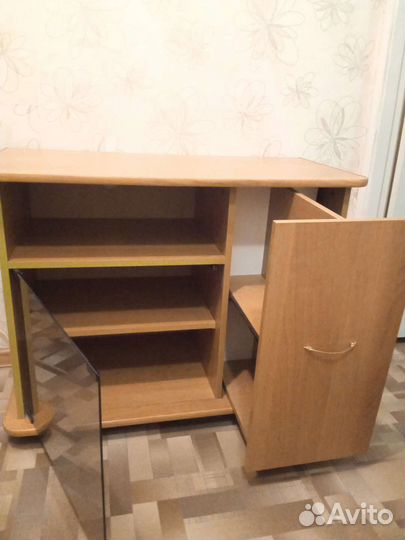 Тумба под телевизор на колесиках