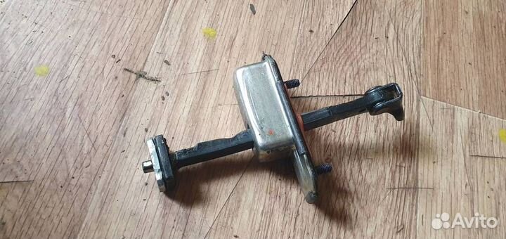 Ограничитель двери задний Kia Sportage 2016-2021