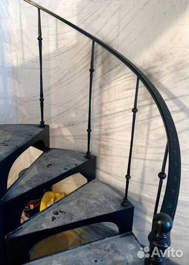 Г-образная лестница с поворотом