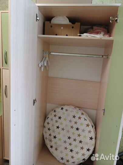 Стенка в комнату с компьютерным столом