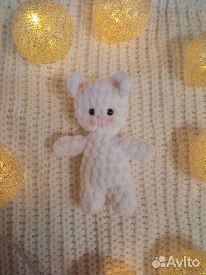 Вязаная игрушка котёнок/котик
