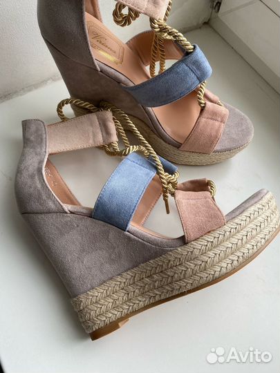 Пакет новой женской обуви 36