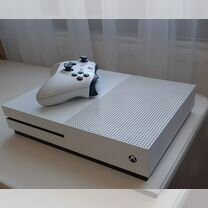 Xbox One S 1tb + Геймпад