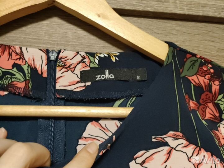 Платье zolla на весну, принт цветочный, S