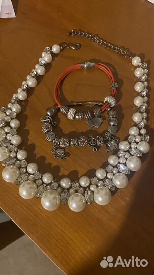 Жемчужное ожерелье (бижутерия) и 2 браслета