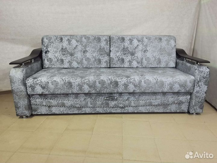 Диван на металлокаркасе