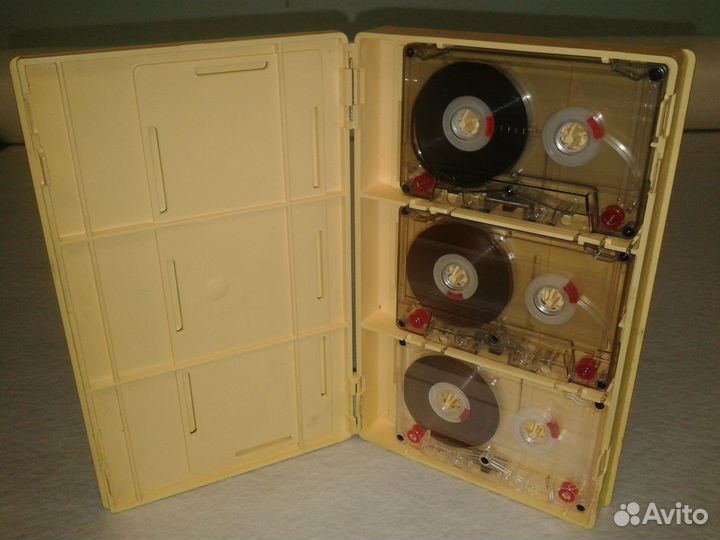 Аудиокассеты в боксе