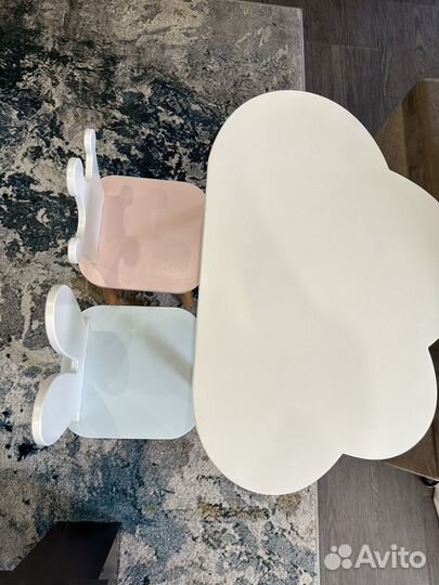 Детский стол и 2 стула