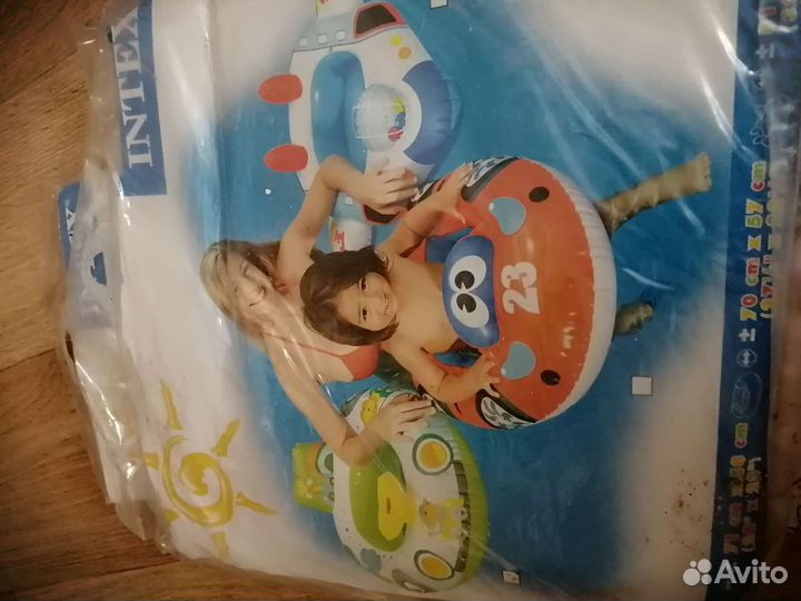 Надувной круг для бассейна