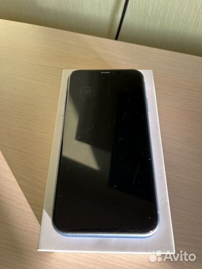 Телефон iPhone XR