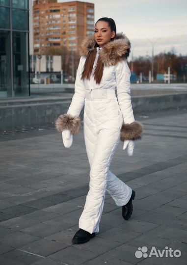 Зимний комбинезон женский с мехом белый