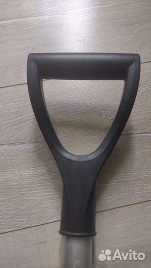 Прочная надёжная лопата