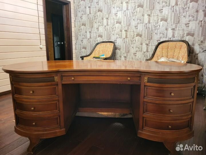 Письменный стол