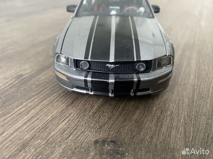 Модель 1/24 2000 Ford Mustang gt maisto