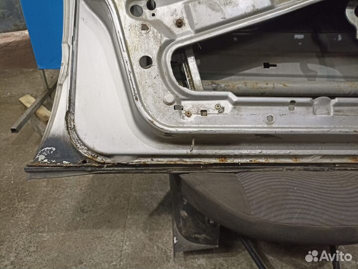 Мерседес Е 210 дверь передняя левая есть ржавчина