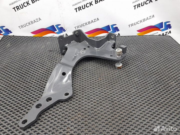 1802166 Кронштейн переднего бампера левый