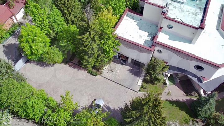 Коттедж 1280,9 м² на участке 30 сот.