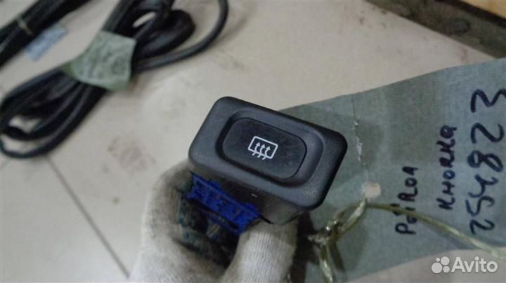 Кнопка включения обогрева стекла заднего Nissan P