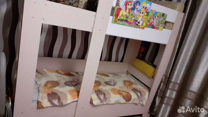 Кровать двухьярусная