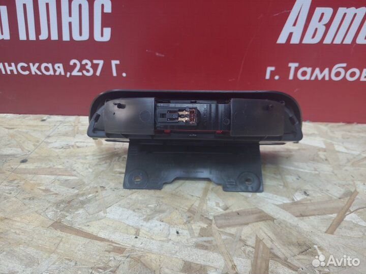 Стоп-сигнал Renault Logan