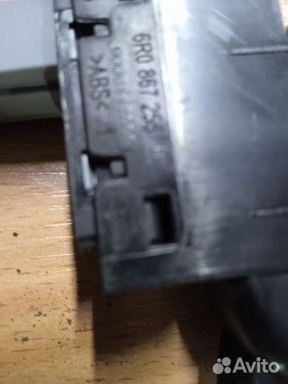 VW Polo (MK5) V Кнопка стеклоподъемника переднего